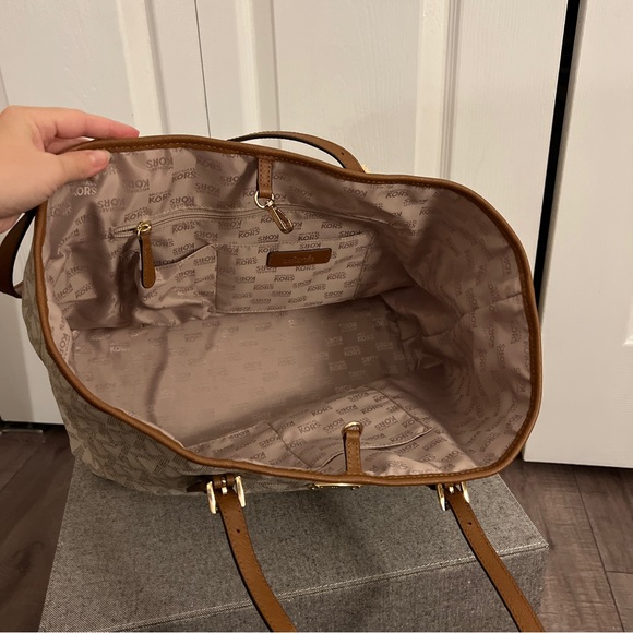 Michael Kors Carryall Monogram Large Tote Vanilla and Brown 14”x7” base 12” high - Picture 6 of 7